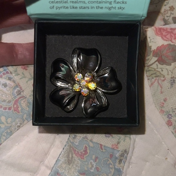 Vintage Silvertone Floral Pin Brooch Rhinestones - Picture 2 of 3